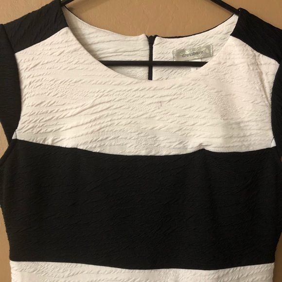 Beautiful Career Styled Black and White Dress - Picture 4 of 7